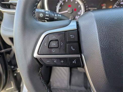 Used 2023 Toyota Highlander L image 31