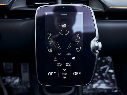 Used 2025 McLaren Artura Spider image 64