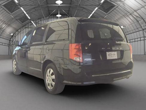 Used 2018 Dodge Grand Caravan SE w/ UConnect Hands-Free Group FWD image 3