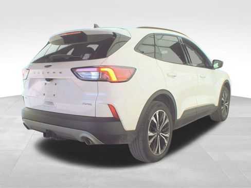 Used 2022 Ford Escape SE w/ SE Sport Appearance Package image 2