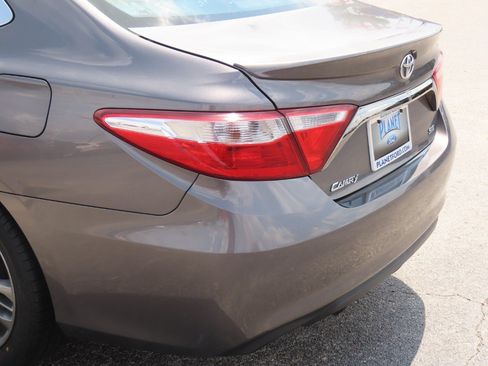 Used 2016 Toyota Camry SE FWD image 14