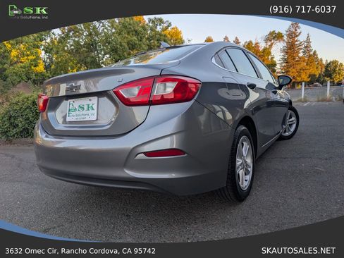Used 2018 Chevrolet Cruze LT FWD image 8