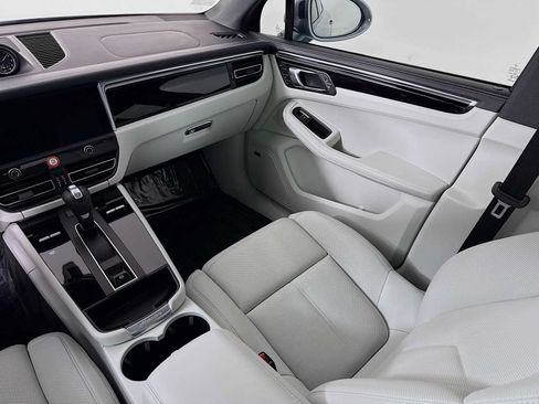 Certified 2026 Porsche Macan AWD/4WD image 25
