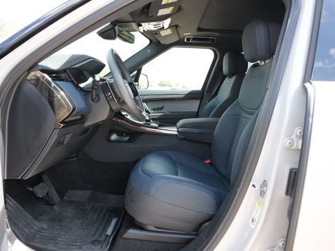 Used 2024 Land Rover Range Rover Sport SE image 18