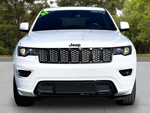 Used 2021 Jeep Grand Cherokee Laredo X RWD image 3