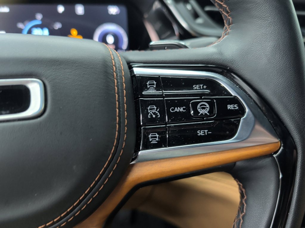 Used 2023 Jeep Grand Cherokee Summit AWD/4WD image 19