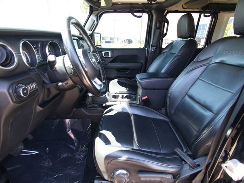 Used 2019 Jeep Wrangler Unlimited Sahara w/ Dual Top Group AWD/4WD image 6