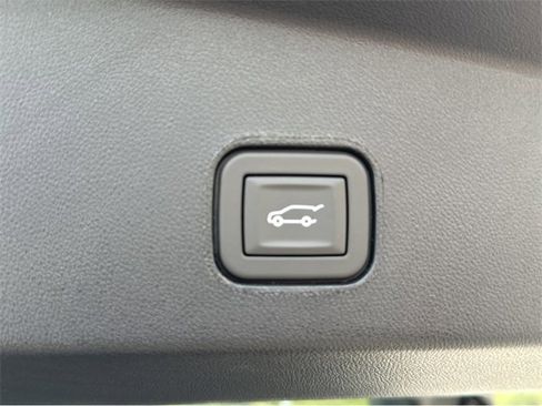 New 2025 Cadillac Lyriq Luxury image 32