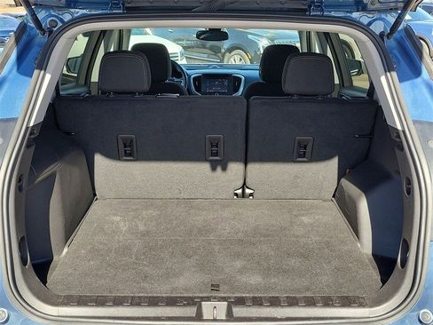 Used 2024 GMC Terrain SLE image 12