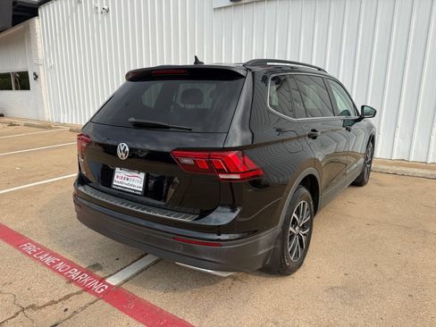 Used 2019 Volkswagen Tiguan SE w/ Panoramic Sunroof Package FWD image 7
