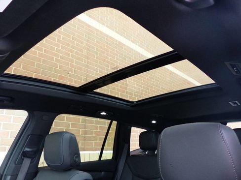 Used 2024 Cadillac XT6 Luxury w/ LPO, Floor Liner Package FWD image 29