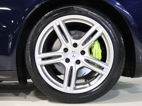 Used 2018 Porsche Panamera 4 image 99