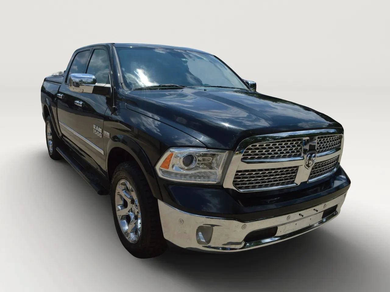 Used 2015 RAM 1500 Laramie w/ Convenience Group AWD/4WD image 13