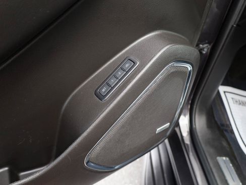 Used 2018 Chevrolet Suburban LT RWD image 5