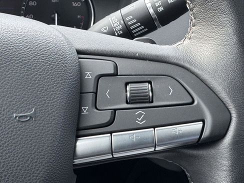 Certified 2022 Cadillac XT4 Luxury w/ Cold Weather Package image 14