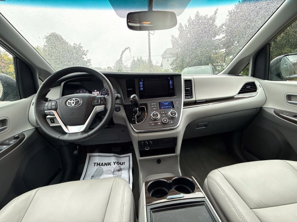 Used 2017 Toyota Sienna AWD image 25
