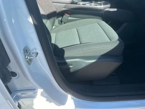 New 2026 Chevrolet Equinox LT image 32