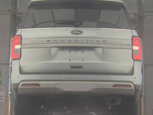 Used 2023 Ford Expedition Max XLT image 6