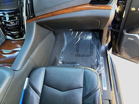 Used 2019 Cadillac Escalade Luxury image 18