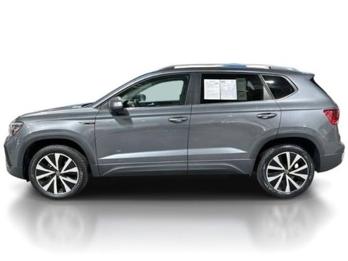 Used 2022 Volkswagen Taos SE FWD image 4