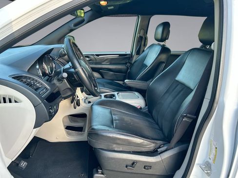 Used 2019 Dodge Grand Caravan SXT FWD image 11