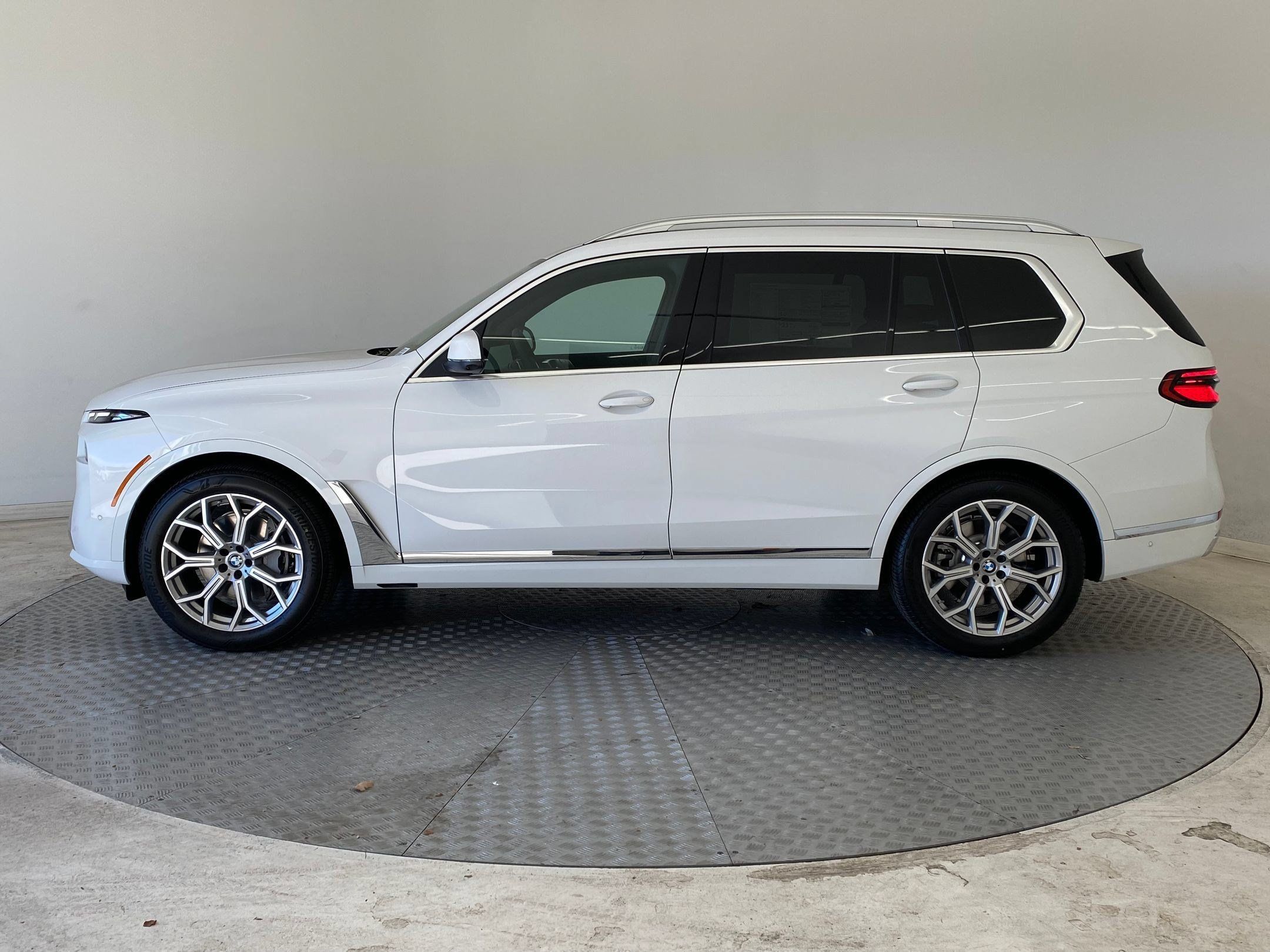 Used 2026 BMW X7 xDrive40i AWD/4WD image 2