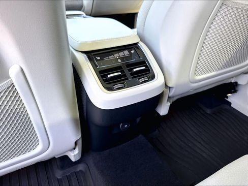 Used 2023 Volvo XC90 B6 Plus w/ Protection Package Premier AWD/4WD image 39