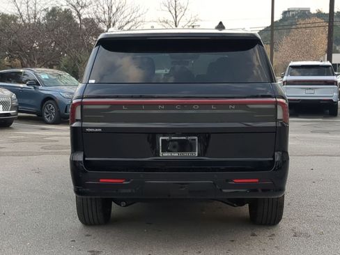 New 2026 Lincoln Navigator Premiere image 4
