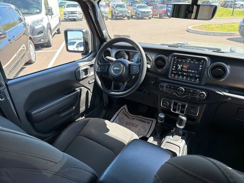 Certified 2023 Jeep Wrangler Unlimited w/ Cold Weather Group AWD/4WD image 12