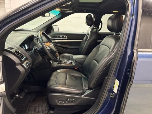 Used 2017 Ford Explorer XLT w/ Equipment Group 202A image 9