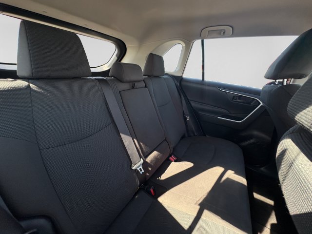 Certified 2022 Toyota RAV4 LE w/ Carpet Mat Package (TMS) AWD/4WD image 28