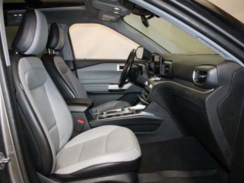 Used 2021 Ford Explorer XLT w/ Equipment Group 202A image 14