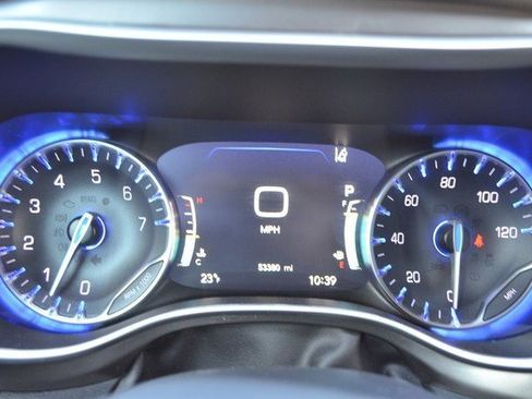 Used 2024 Chrysler Pacifica Touring-L image 22