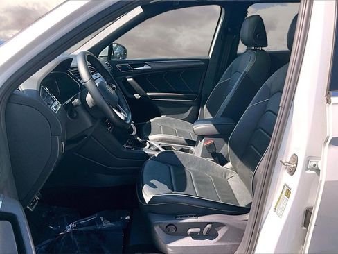 Used 2022 Volkswagen Tiguan SEL R-Line image 21