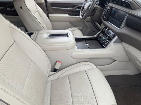 Used 2021 GMC Yukon Denali w/ Denali Premium Package image 11