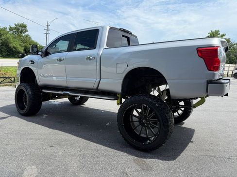 Used 2017 Nissan Titan SL image 16