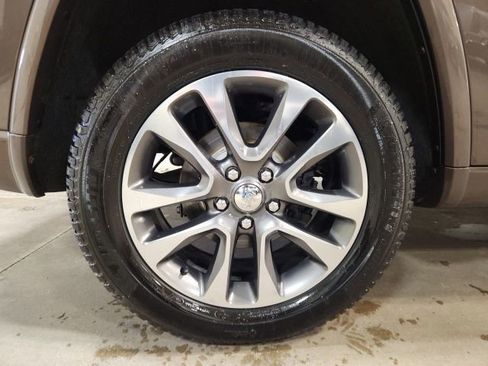 Used 2018 Jeep Grand Cherokee Overland image 31