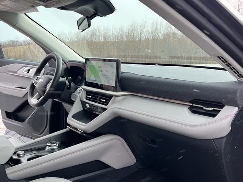 Used 2025 Ford Explorer Active w/ Active Comfort Package image 29