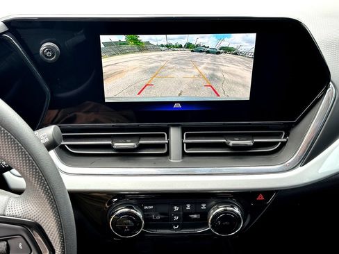 Used 2026 Chevrolet Trax LT FWD image 22