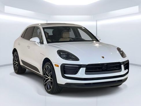 Certified 2026 Porsche Macan AWD/4WD image 9