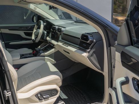 Used 2026 Lamborghini Urus SE AWD/4WD image 14