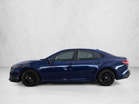 Used 2025 Toyota Camry SE image 8