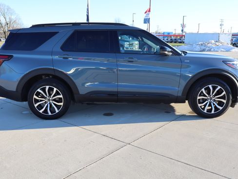 Used 2025 Ford Explorer ST-Line image 4