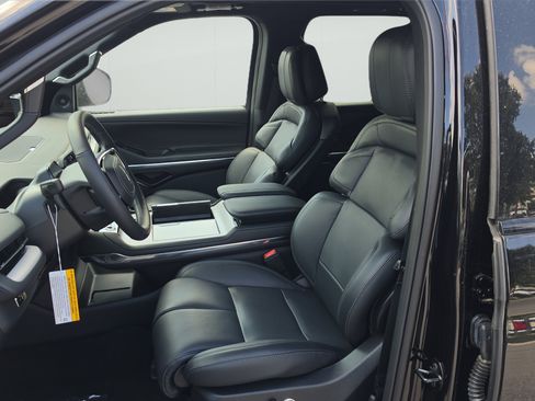 New 2026 Lincoln Navigator L Reserve w/ Jet Appearance Package AWD/4WD image 9