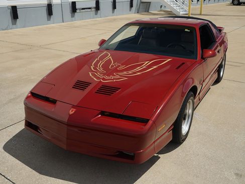 Used 1987 Pontiac Firebird Trans Am image 2