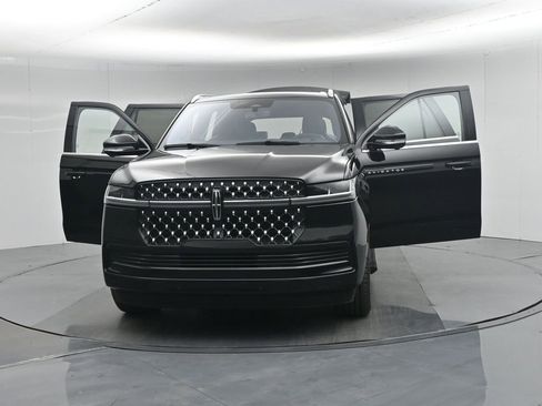 Used 2025 Lincoln Navigator Black Label image 35