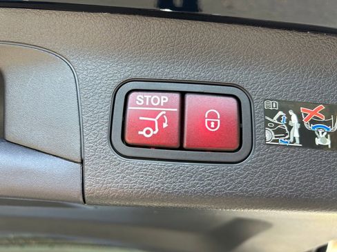 Used 2025 Mercedes-Benz GLS 450 4MATIC image 50