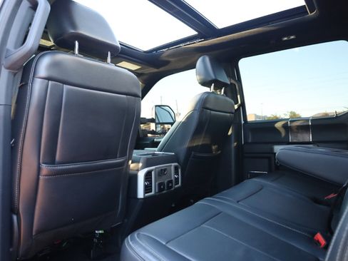 Used 2022 Ford F250 Lariat w/ Black Appearance Package image 18