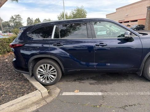 Used 2024 Toyota Highlander Platinum image 5