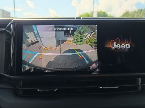 Used 2024 Jeep Wrangler Unlimited Sahara w/ Safety Group AWD/4WD image 33